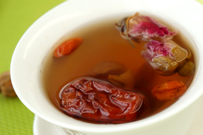 红枣做成的枣茶具有镇静安神的作用,枣茶如何做比较好?